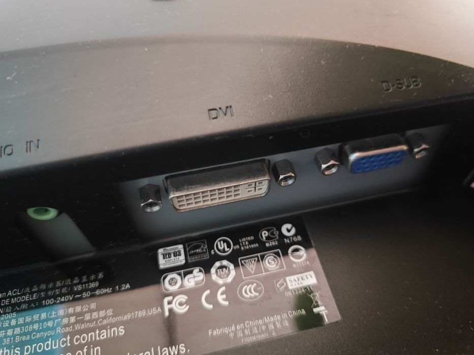 Монитори ViewSonic и Dell 19 имча