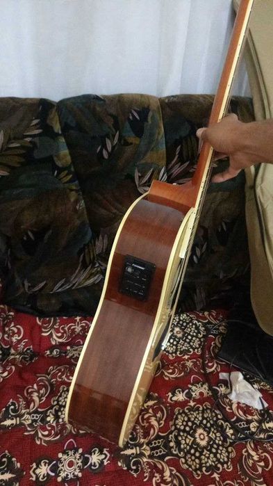 YAMAHA FX370 C akustik gitara spitsalistlar uchun