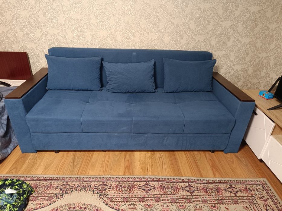 Диван.           .