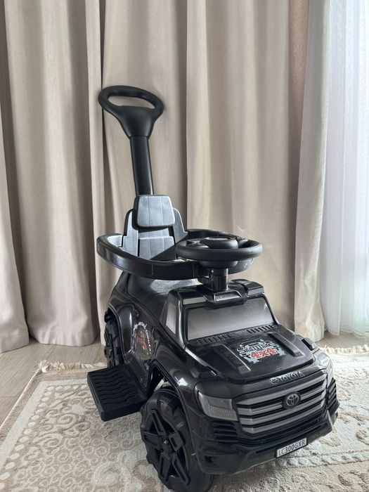 Продам машину детскую
