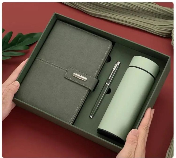 Подарочный набор с термосом, ручкой и блокнотом