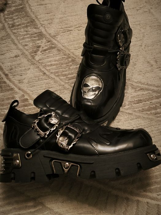 Продаются женские ботинки