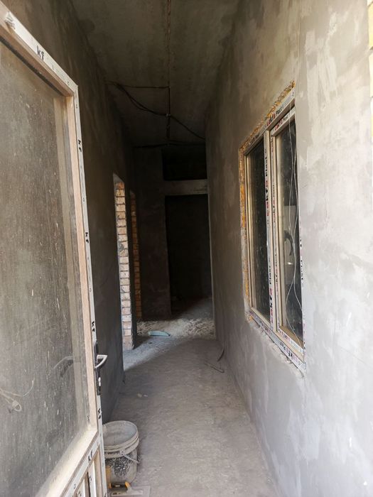 Izzada dom sotiladi srochna 53+53 kv