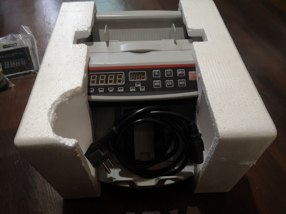 Vand masina de numărat bani!