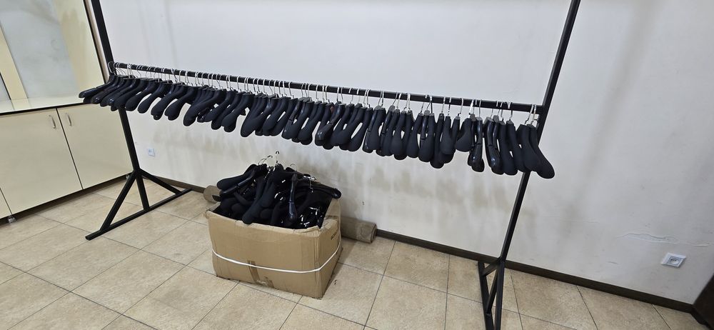 Продаю оптом вешалки для одежды