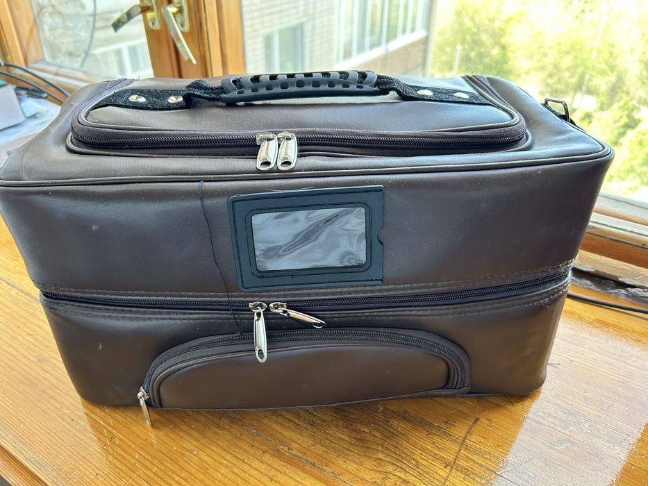 Продам саквояж для косметики