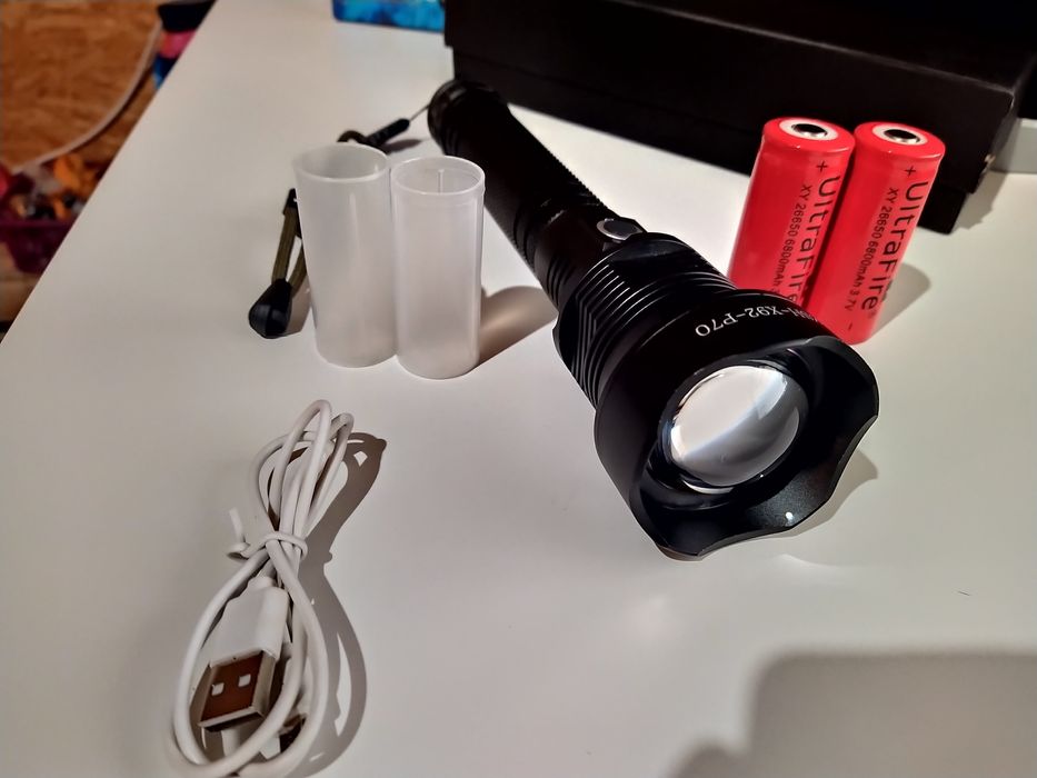 X92-XHP70.2 Lanterna profesionala , 100% metal led multicore - quadcor