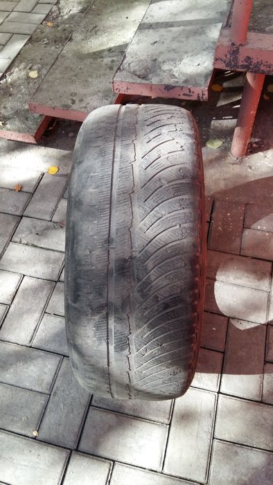 Продам всезезонную шину 245/45/19