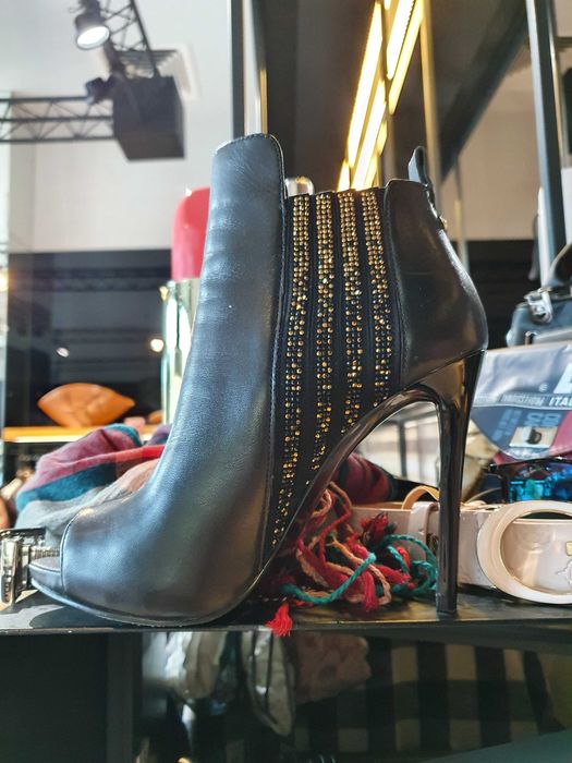 GUESS боти от естесвена кожа