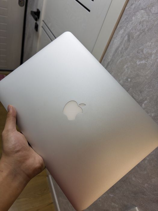 Macbook pro 13 early 2015 8/128