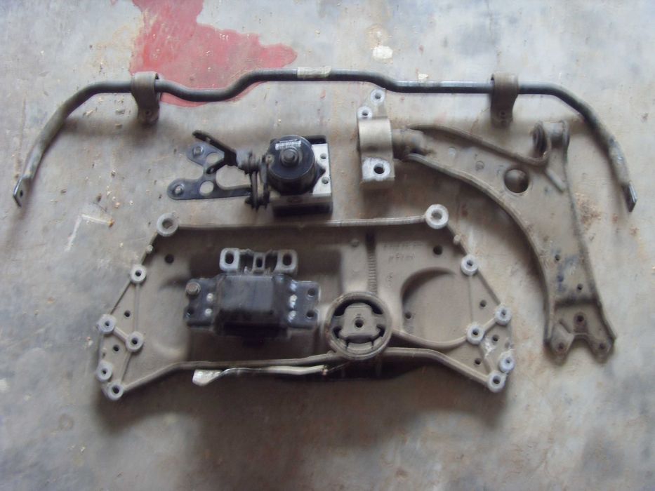 VW Голф 5  на части