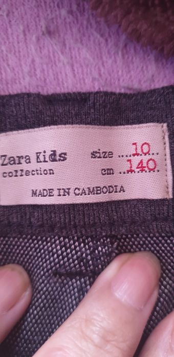 Vand pantaloni copii firma zara.