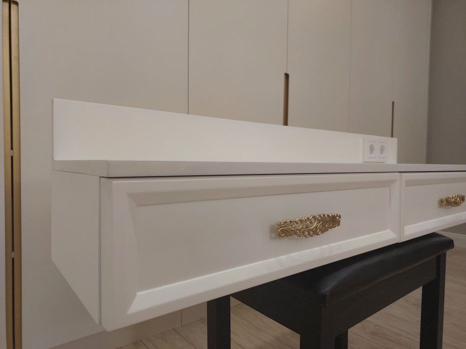 Подвесной туалетный столик из МДФ