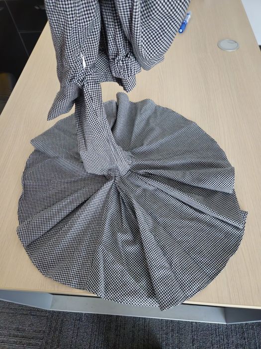 Bluza in carouri cu maneci evantai
