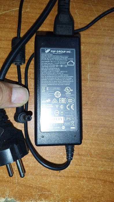 Адаптер - зарядно модел FSP065-REBN2 19V 3.42A / 5.5мм