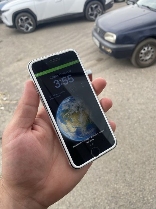 Продам iPhone SE 64gb.