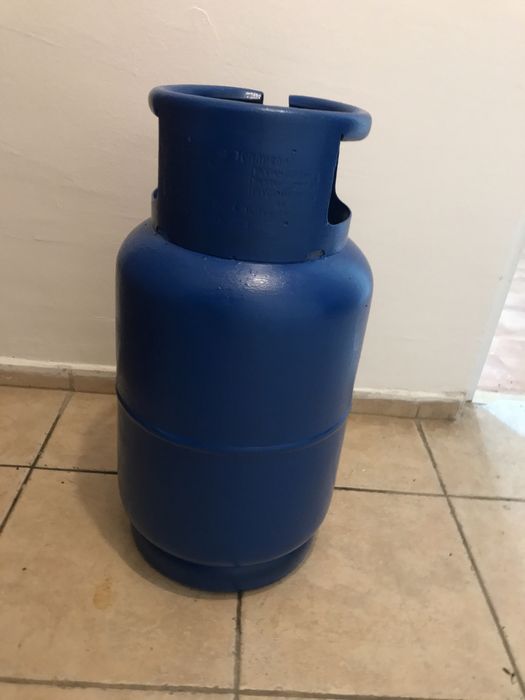 Малко употребявана  газова   бутилка   . Като  нова  /  Запазена   .