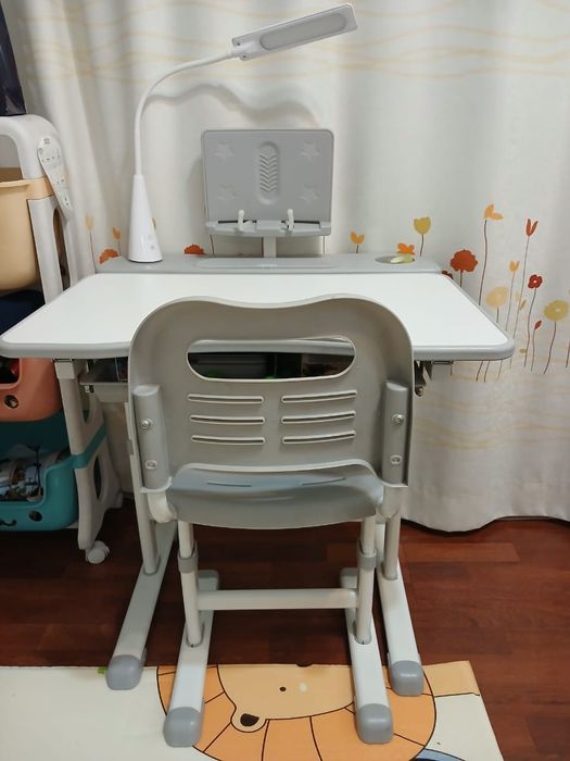 Продам детский столик (парта)