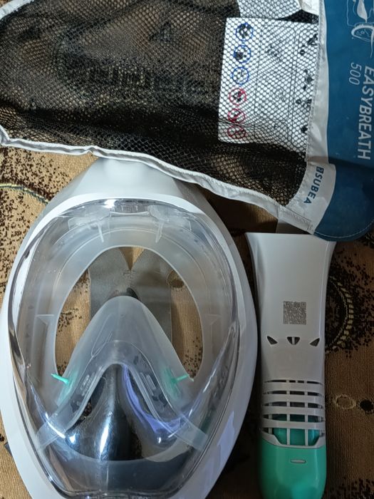 Маска для подводнова плавания .