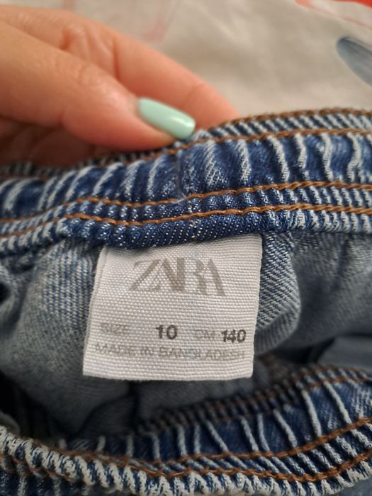 Pantaloni scurti de blugi, Zara