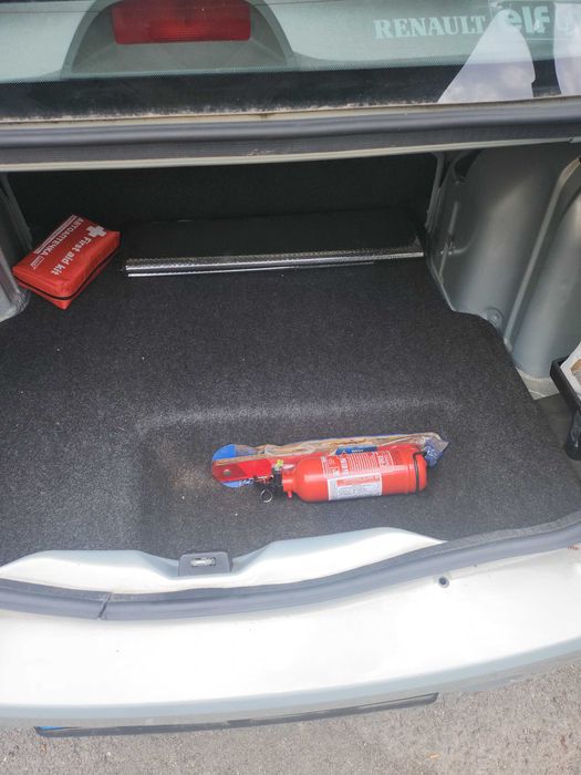 лека кола Рено клио