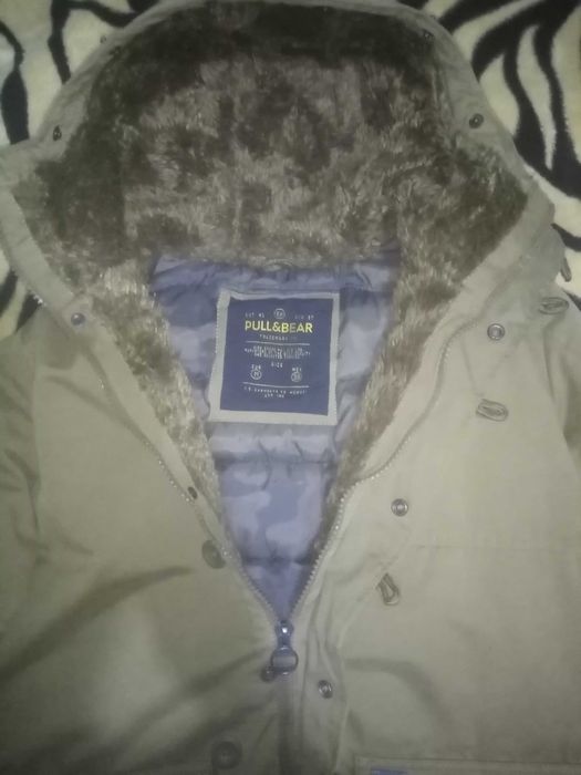 Продавам Яке PULL & BEAR
