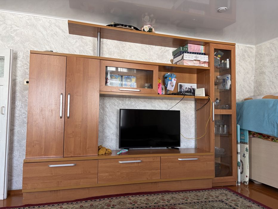 Продам!!Шкаф для гостиной