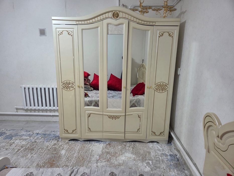 Спальный гарнитур