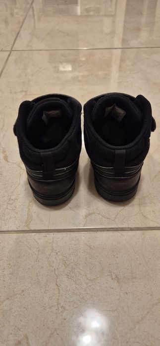 Adidasi Nike marimea 33