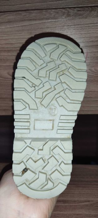 Продам теплые зимние ботинки на девочку