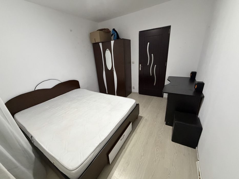Închiriez apartament| 3 camere| zona Berceni, cu loc de parcare.