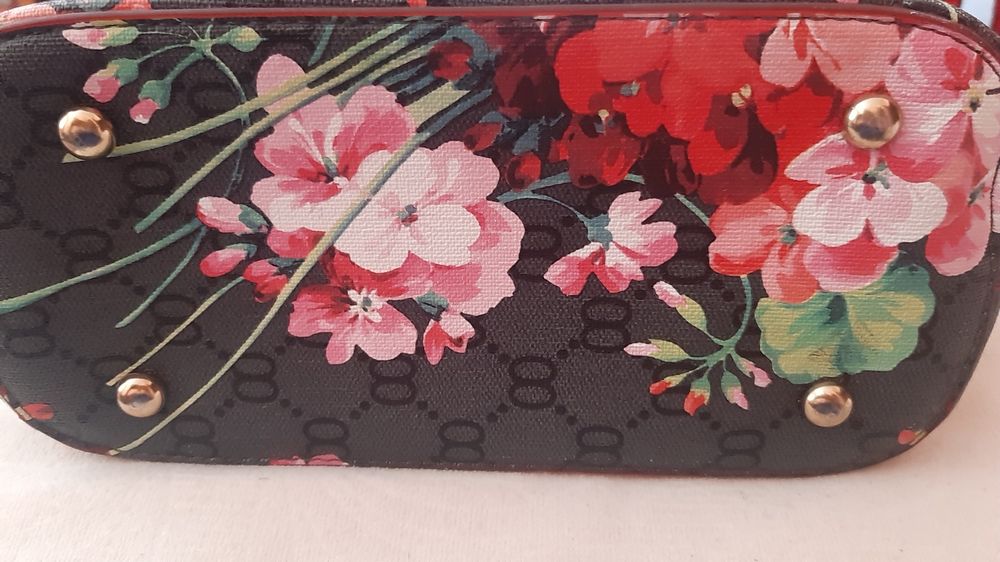 Красива дамска чанта