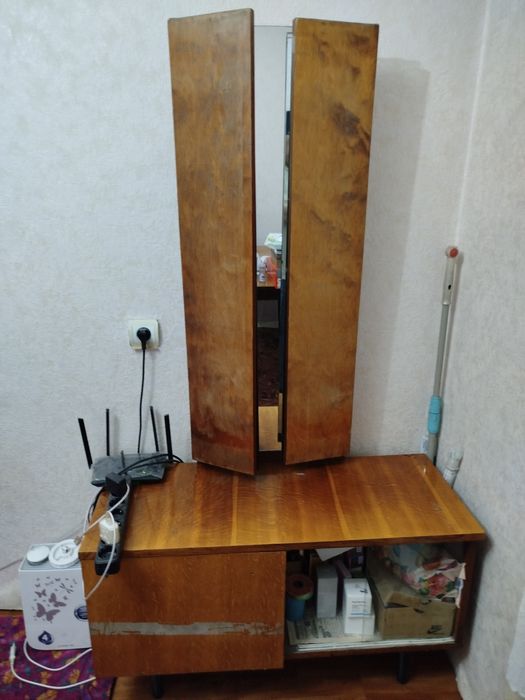 Отдам шкаф, шифоньер, трюмо