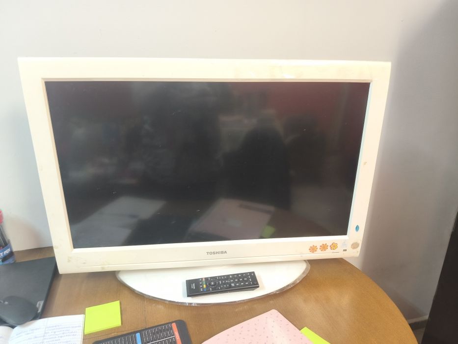 Телевизор 32" работещ