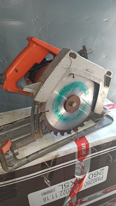 Продам электропилу.