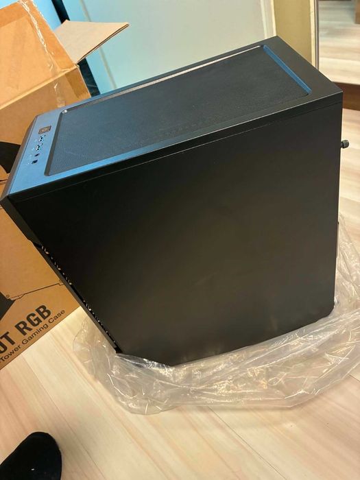 Компютърна кутия Corsair 220TRGB