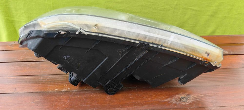 Фар за Fiat Freemont Dodge Jorney / Фиат Фримонт Додж Джърни