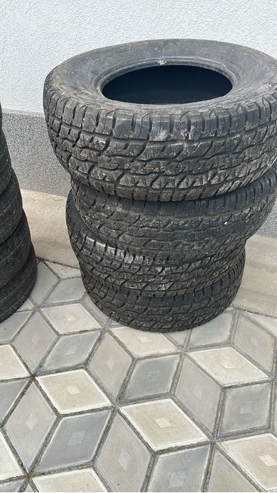 Vand 6 anvelope c ,4AT pentru Land cruiser si 2 pentru Duster aproape noi 215/65/16