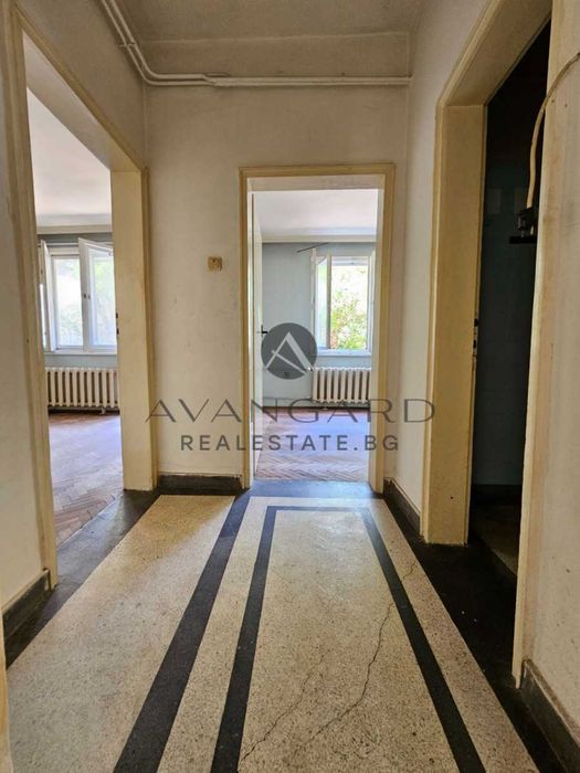 Продава се Тристаен апартамент в Пловдив, Център - 110 кв.м за 2055 €/кв.м - Снимка #12