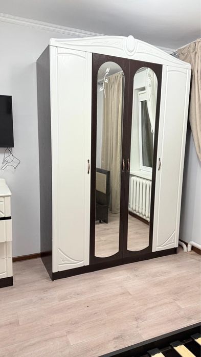 Продам спальный гарнитур