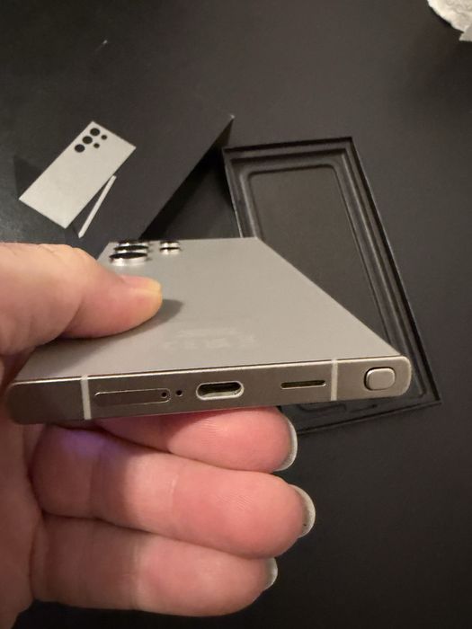 Samsung Galaxy s24 ultra condiție super precum nou cutie 256 GB