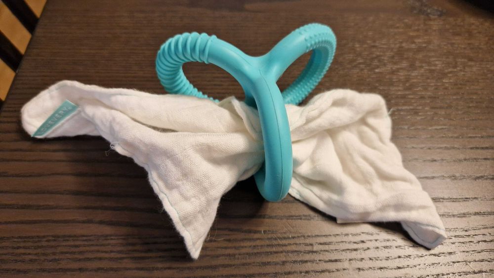 Дървени и меки играчки за бебета