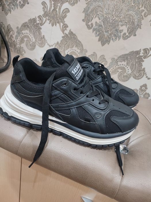 Кроссовки 4000 тг