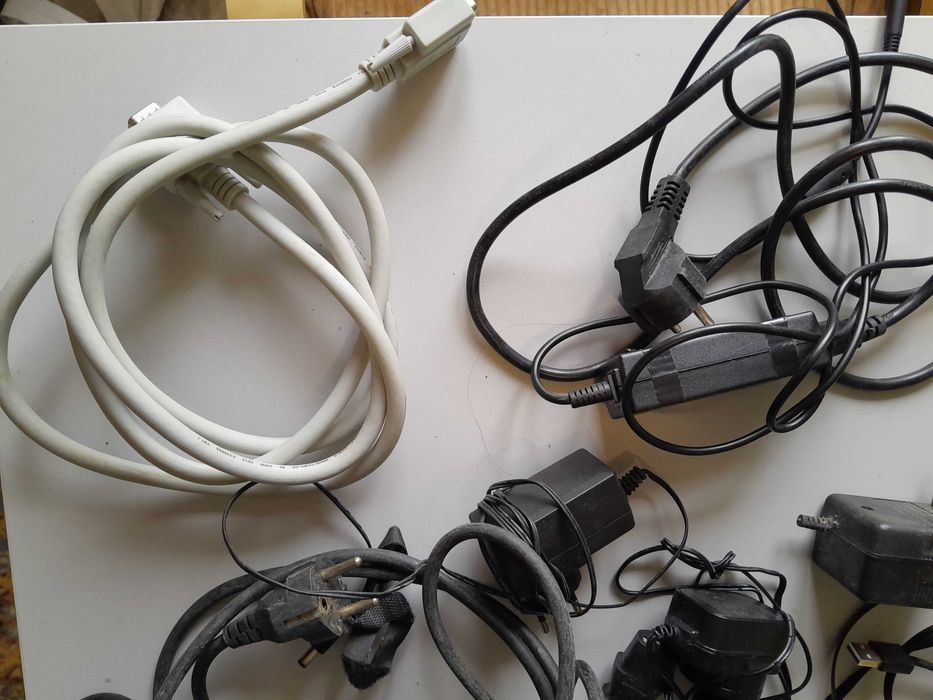 Cabluri diverse - prelungitoare, incarcatoare, cabluri PC, audio