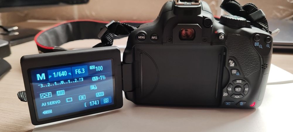 Фотоаппарат Canon Rebel T4i