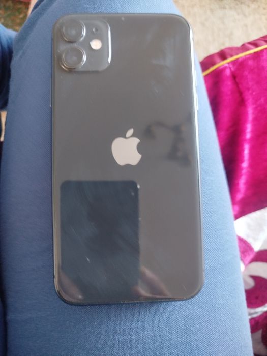 Продаю айфон 11 срочно