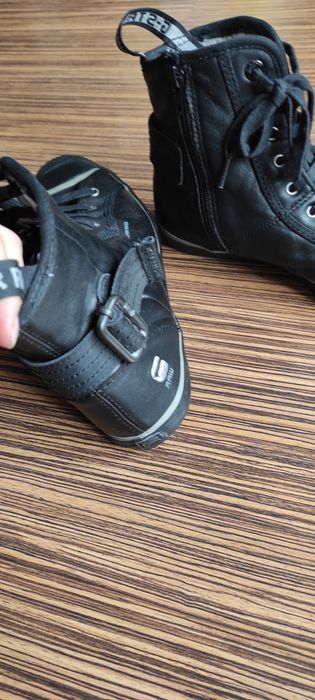 Vând tenisi mărimea 39 piele naturala