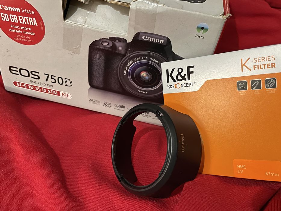 DSLR фотоапарат Canon 750d + EF-S 18-135mm f/3.5-5.6 IS STM+светкавица