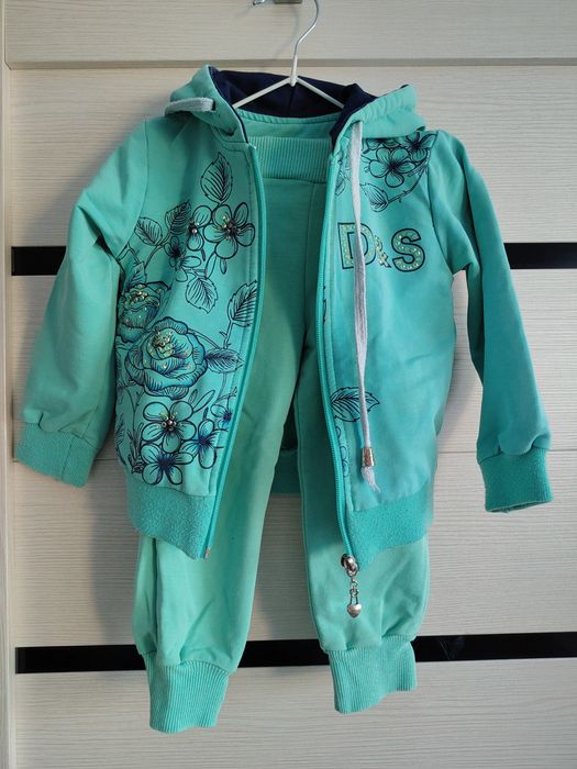 Продам костюм на девочку