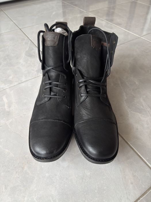 Високи обувки Levi’s